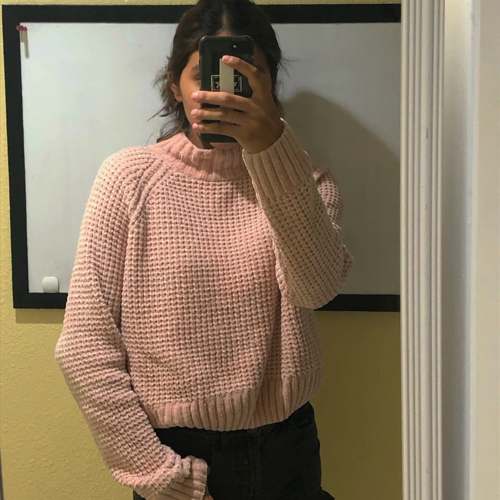 Mock neck fluffy cropped sweater